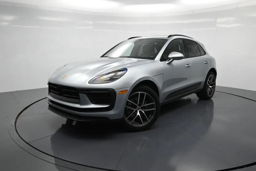 2025 Porsche Macan T photo 1