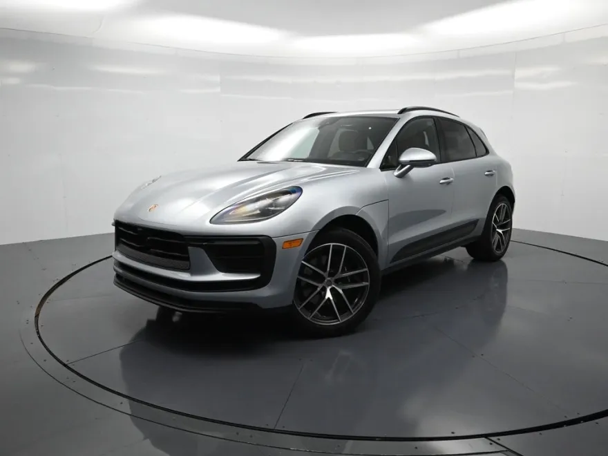 2025 Porsche Macan T photo 1