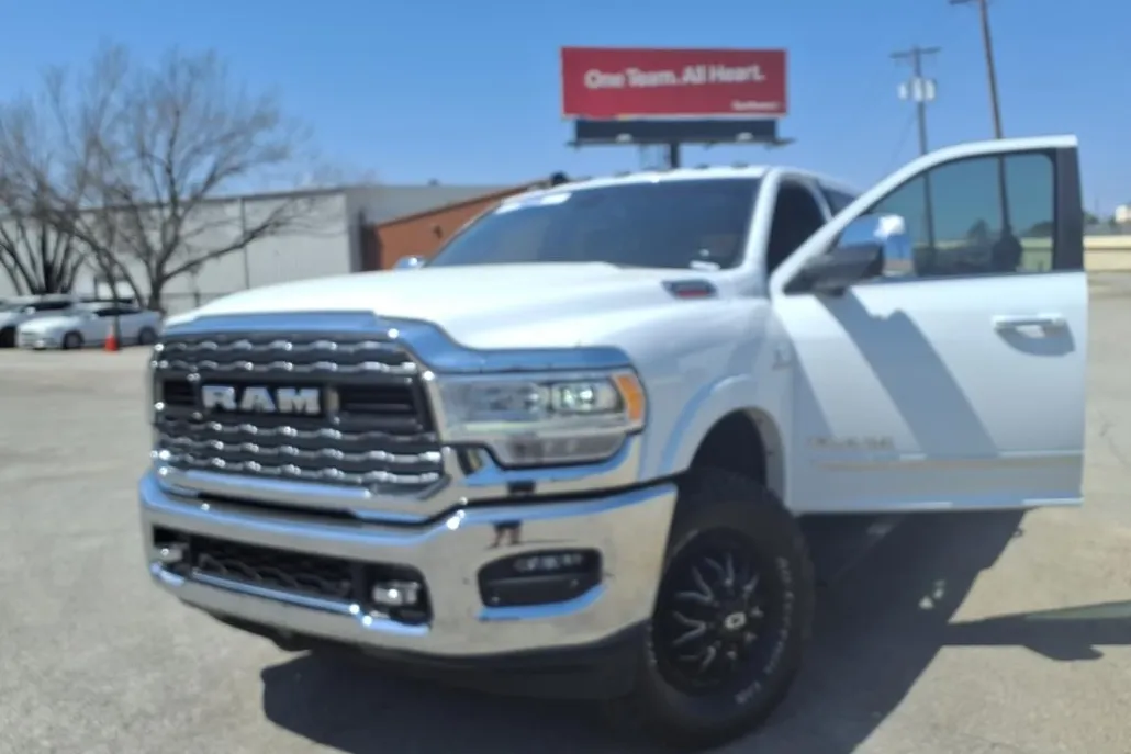 2022 Ram 3500 Tradesman photo 1