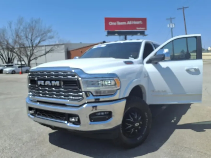 2022 Ram 3500 Tradesman photo 1