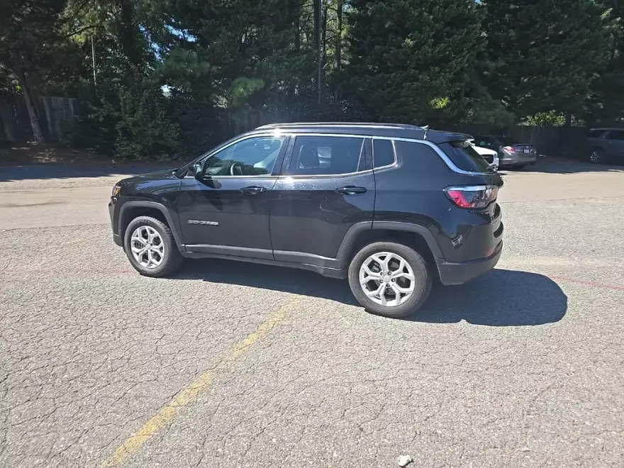 2024 Jeep Compass Latitude photo 1