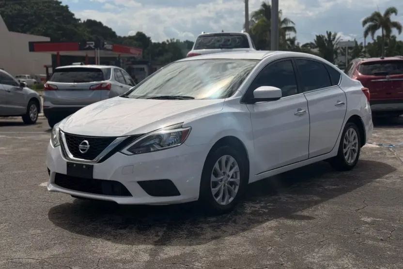 2019 Nissan Sentra SV photo 1