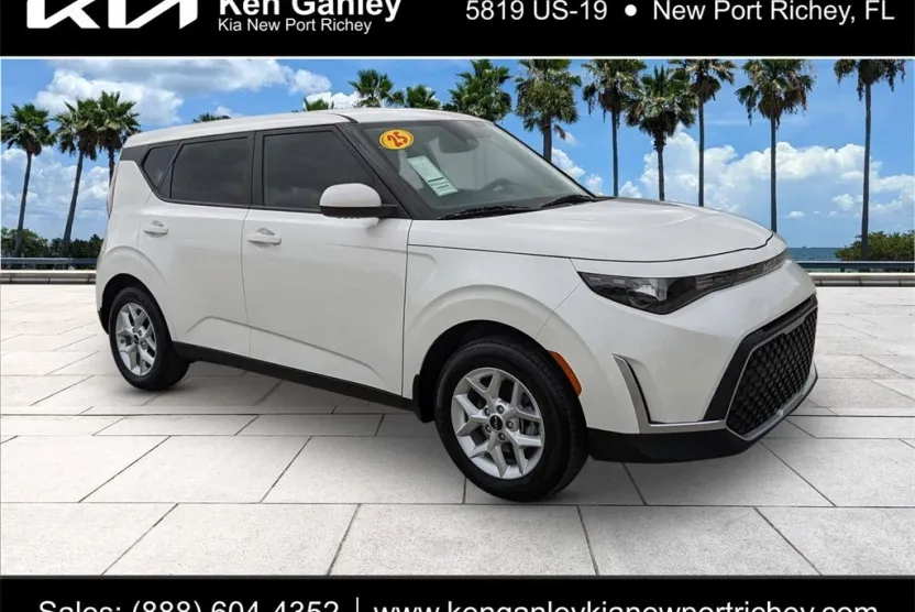 2025 Kia Soul LX photo 1