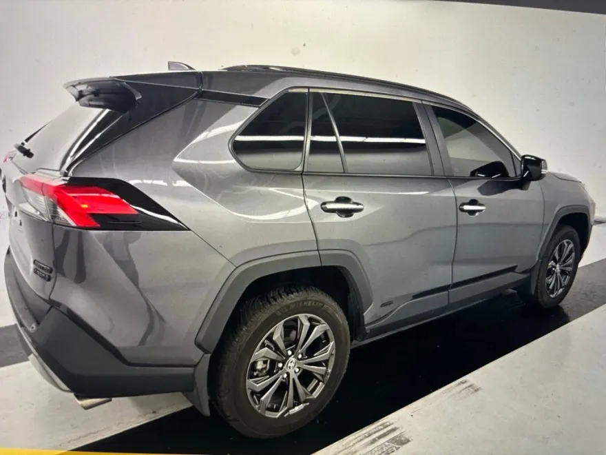 2023 Toyota RAV4 Hybrid Limited photo 1