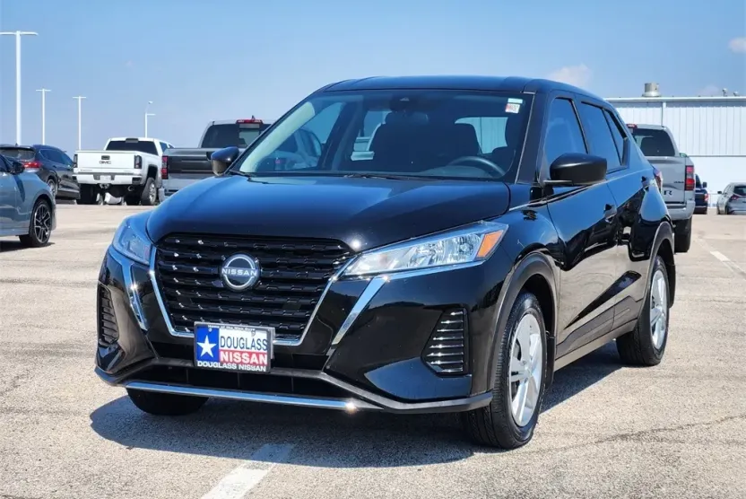 2023 Nissan Kicks S photo 1
