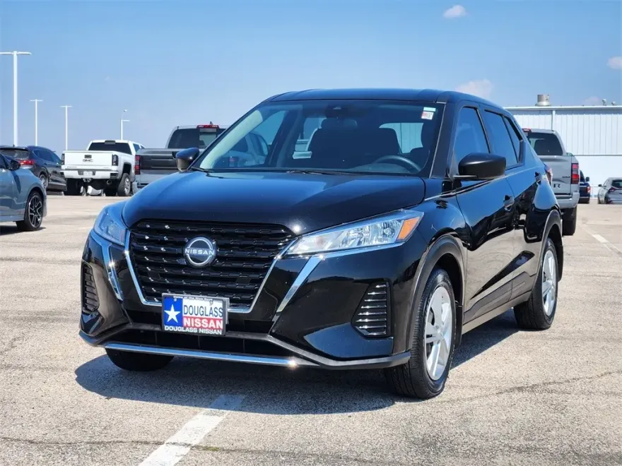 2023 Nissan Kicks S photo 1
