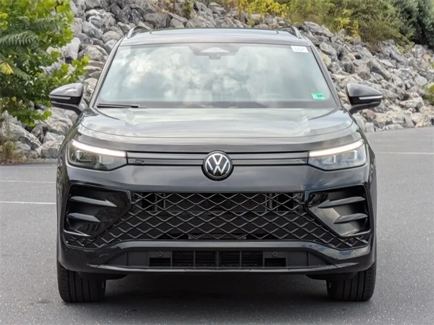 2025 Volkswagen Tiguan SE R-Line Black photo 1