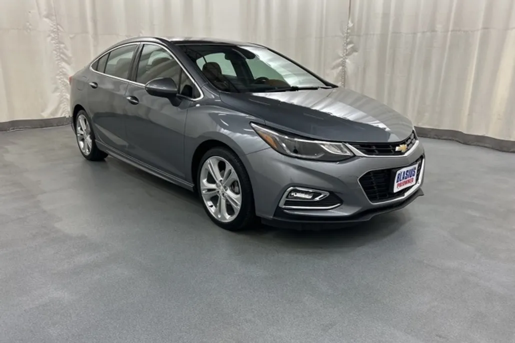 2018 Chevrolet Cruze Premier photo 1