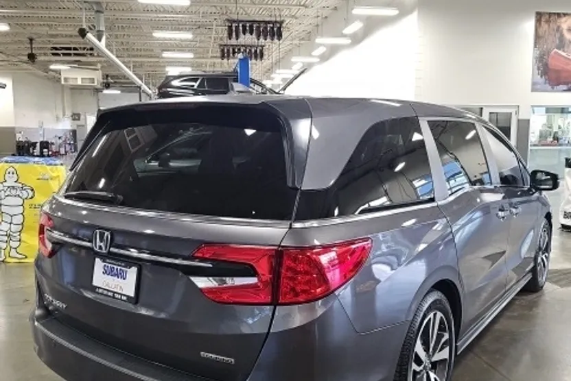 2022 Honda Odyssey Touring photo 1