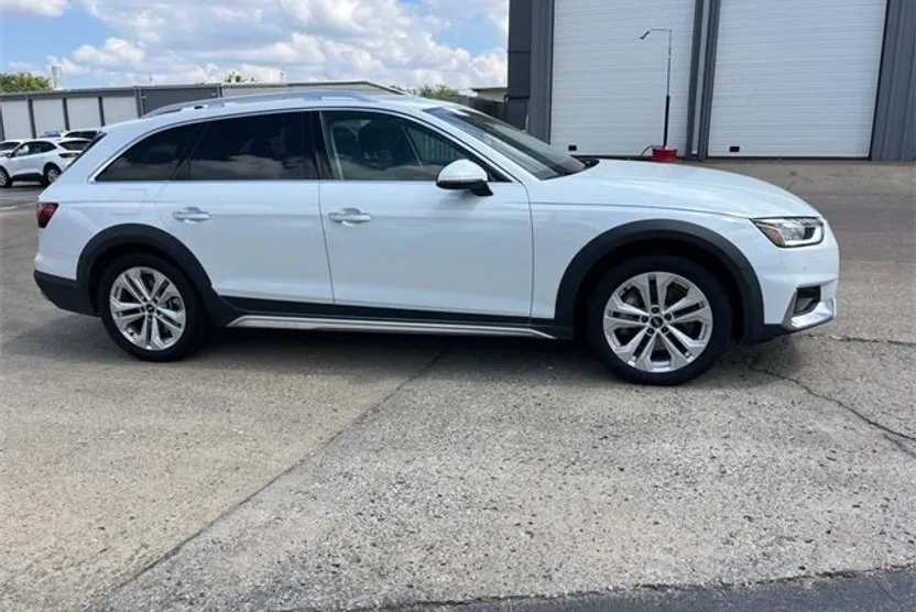 2022 Audi A4 Allroad 45 Premium Plus Quattro photo 1