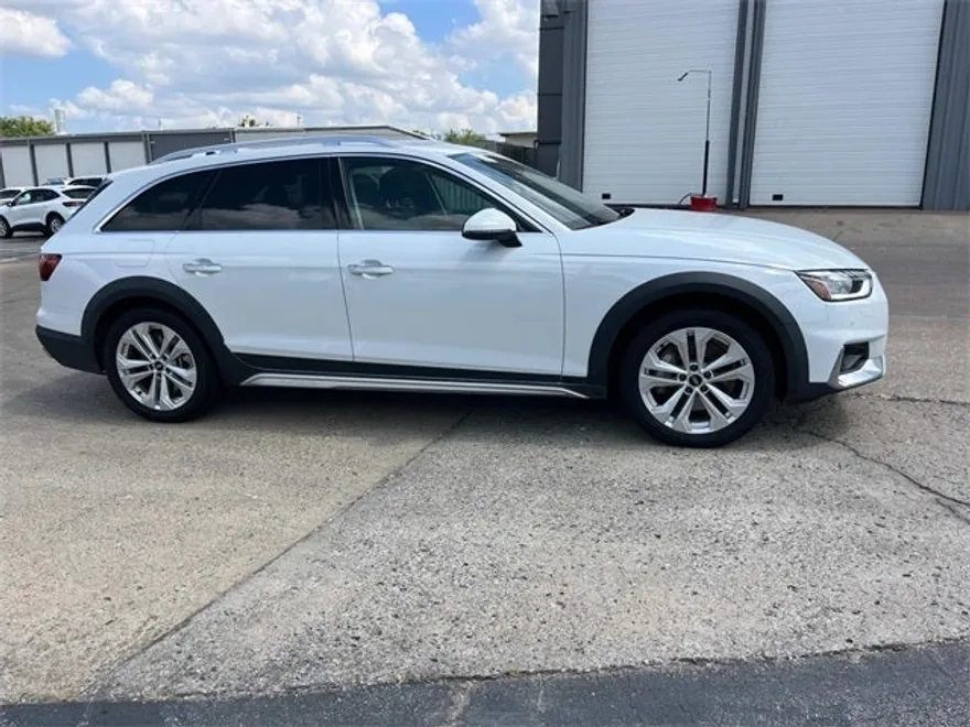 2022 Audi A4 Allroad 45 Premium Plus Quattro photo 1