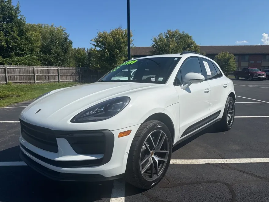 2022 Porsche Macan Base photo 1