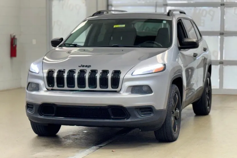 2017 Jeep Cherokee Sport photo 1