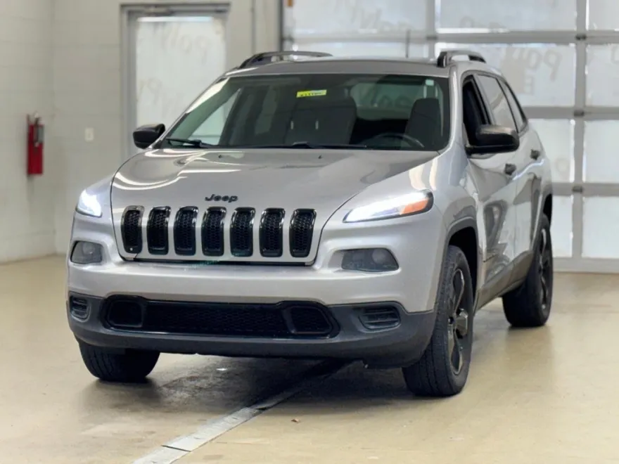 2017 Jeep Cherokee Sport photo 1