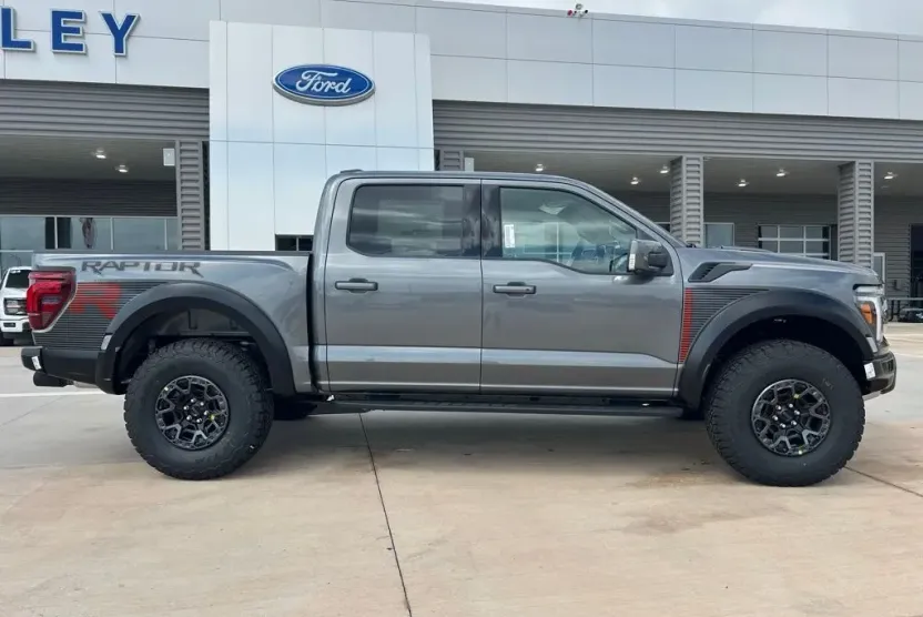 2025 Ford F-150 Raptor photo 1