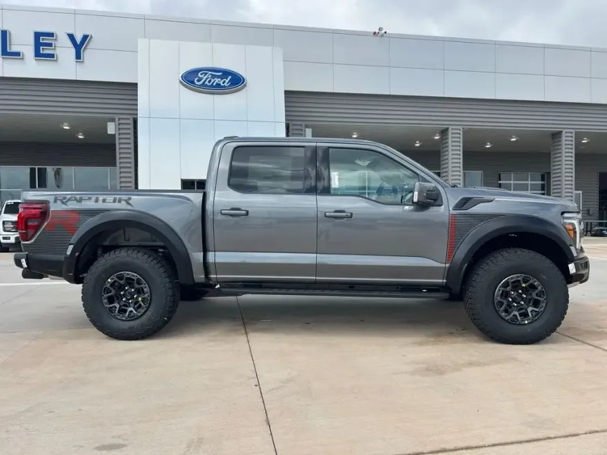 2025 Ford F-150 Raptor photo 1