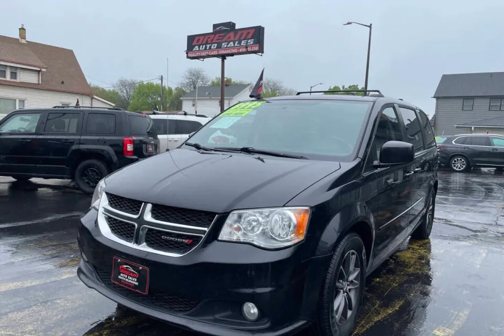 2017 Dodge Grand Caravan SXT photo 1