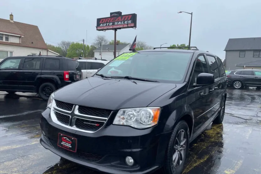 2017 Dodge Grand Caravan SXT photo 1
