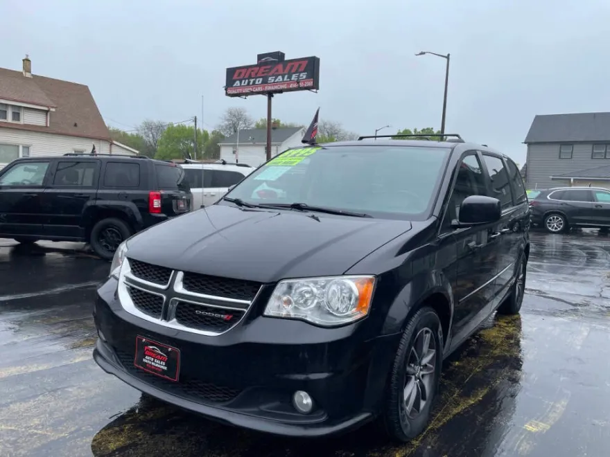 2017 Dodge Grand Caravan SXT photo 1
