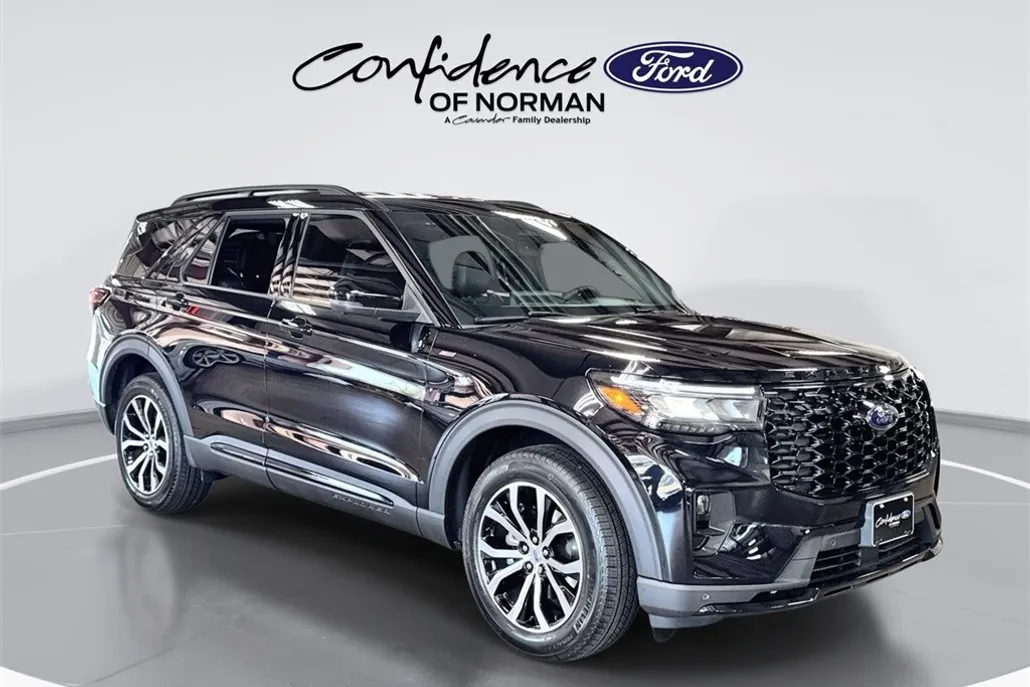 2025 Ford Explorer ST-Line photo 1