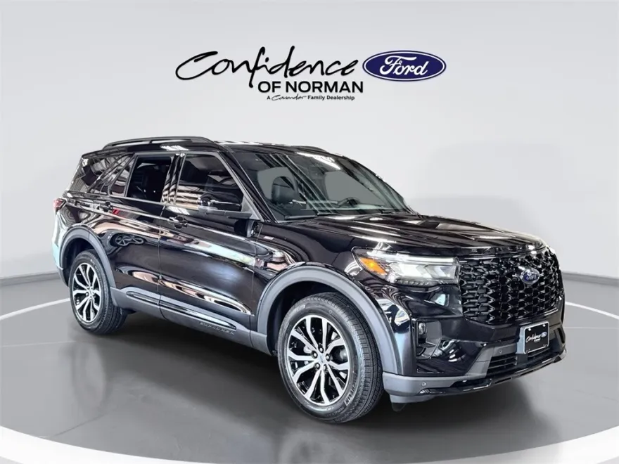 2025 Ford Explorer ST-Line photo 1