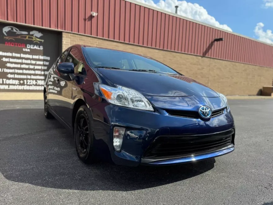 2015 Toyota Prius Two photo 1