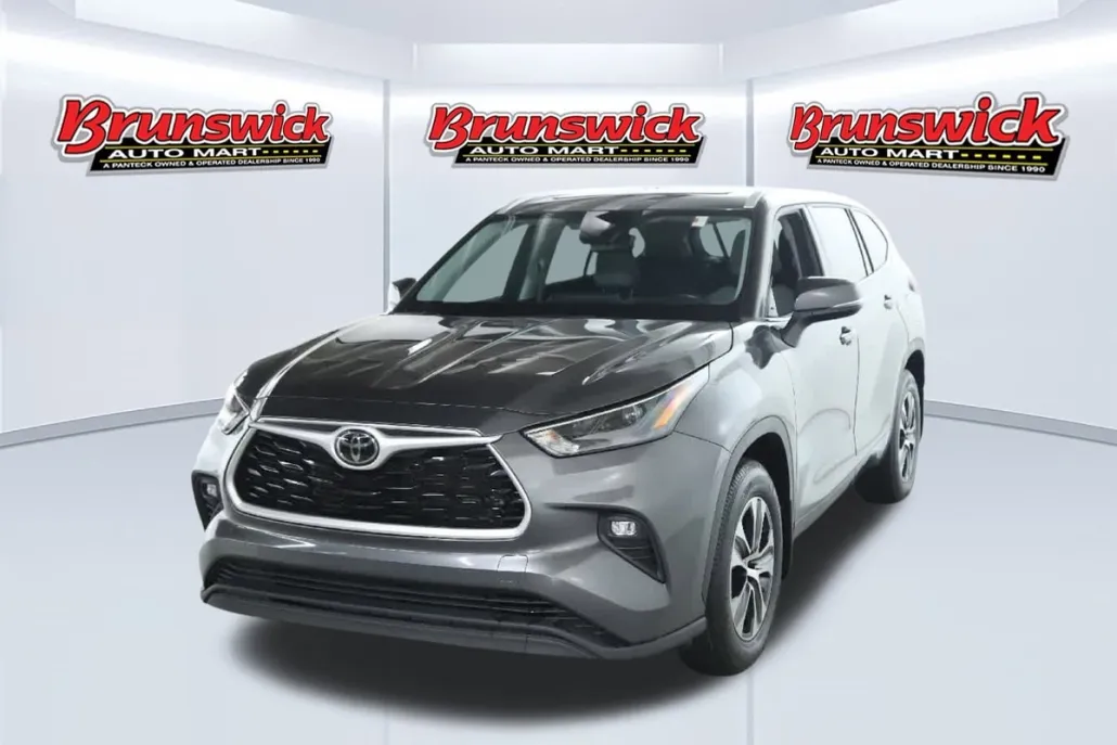 2022 Toyota Highlander XLE photo 1