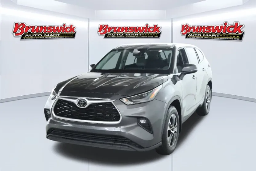 2022 Toyota Highlander XLE photo 1