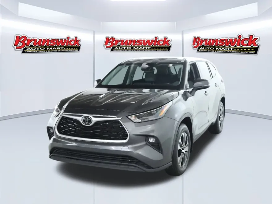 2022 Toyota Highlander XLE photo 1