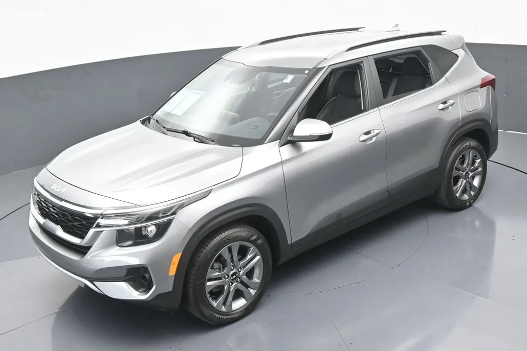2023 Kia Seltos S photo 1