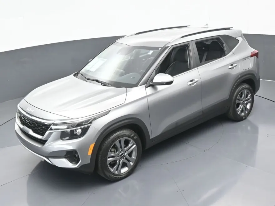 2023 Kia Seltos S photo 1