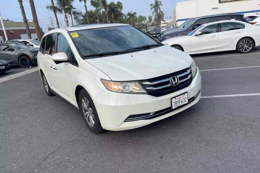 2016 Honda Odyssey EX-L photo 1