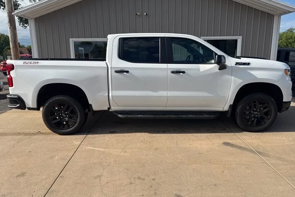 2024 Chevrolet Silverado 1500 LT Trail Boss photo 1