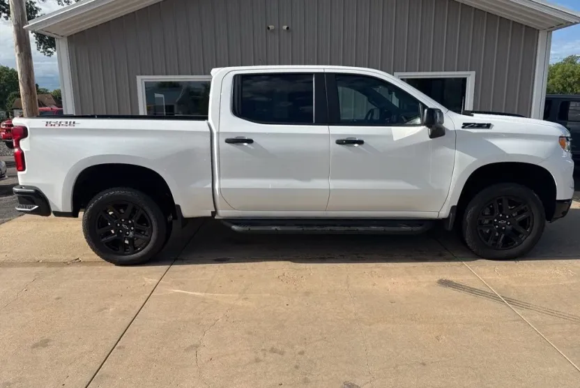 2024 Chevrolet Silverado 1500 LT Trail Boss photo 1