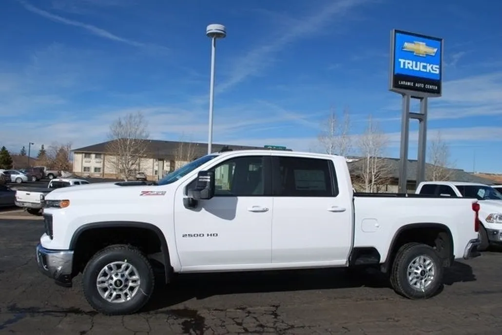 2025 Chevrolet Silverado 2500HD LT photo 1