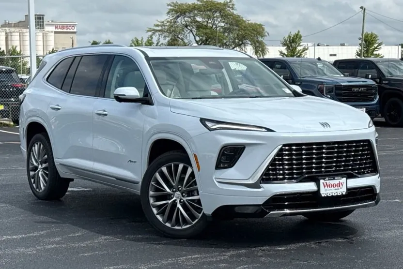 2026 Buick Enclave Avenir photo 1