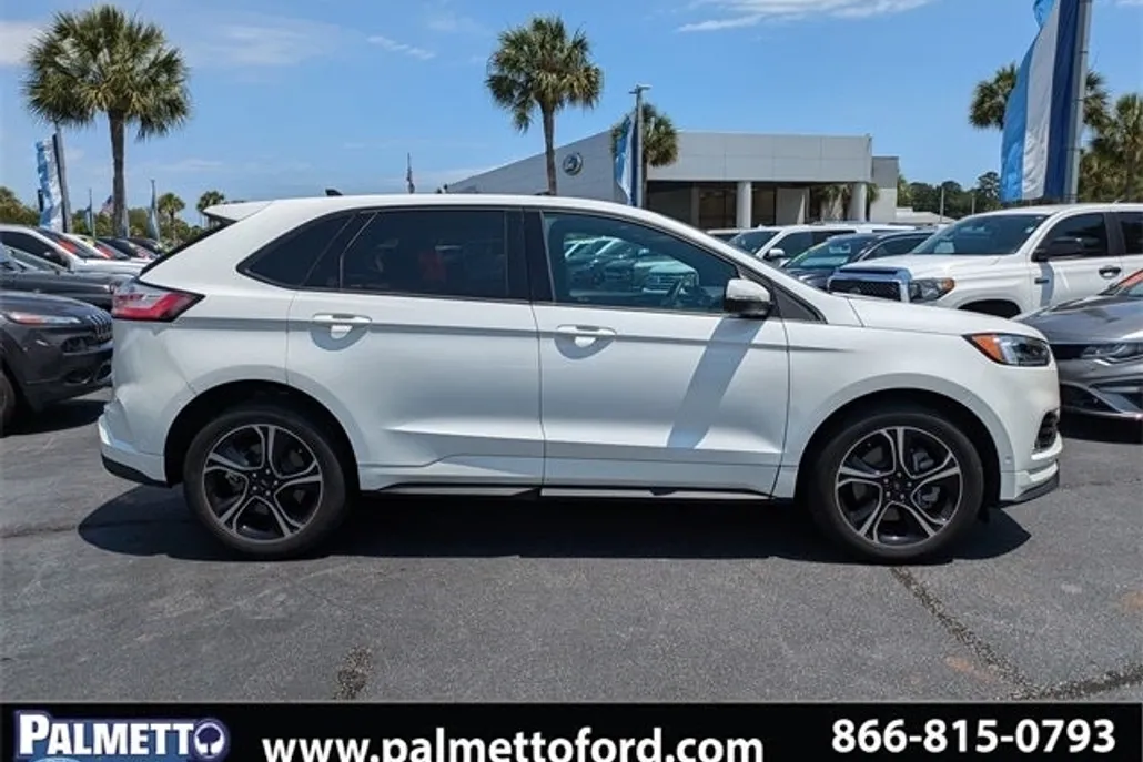 2022 Ford Edge ST photo 1