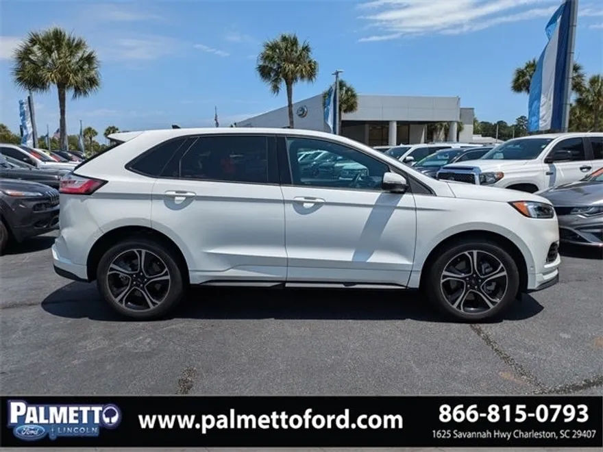 2022 Ford Edge ST photo 1