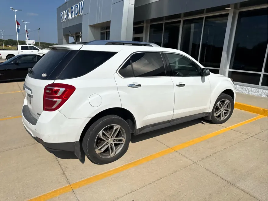 2017 Chevrolet Equinox Premier photo 1