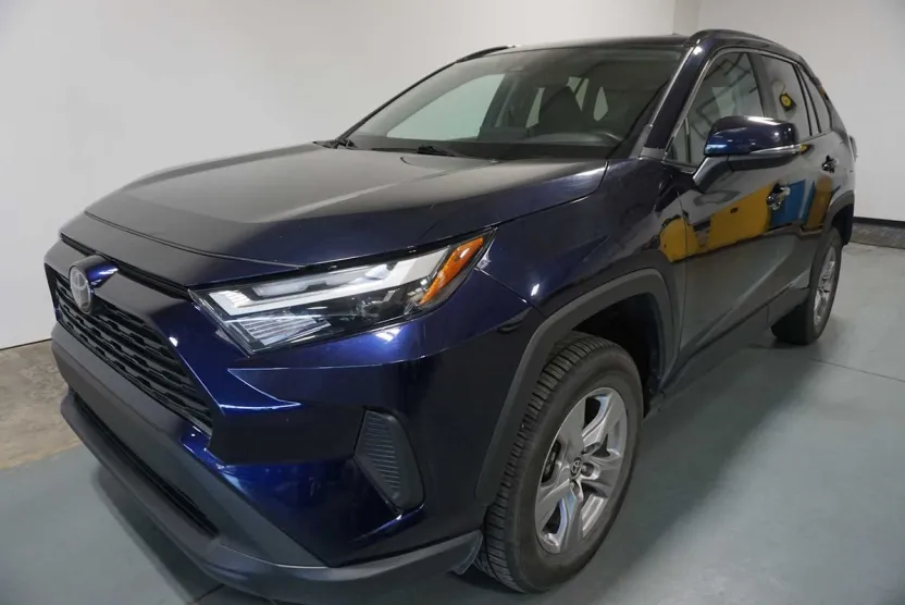 2023 Toyota RAV4 XLE photo 1