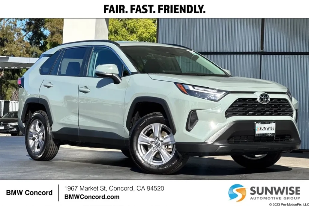 2023 Toyota RAV4 XLE photo 1