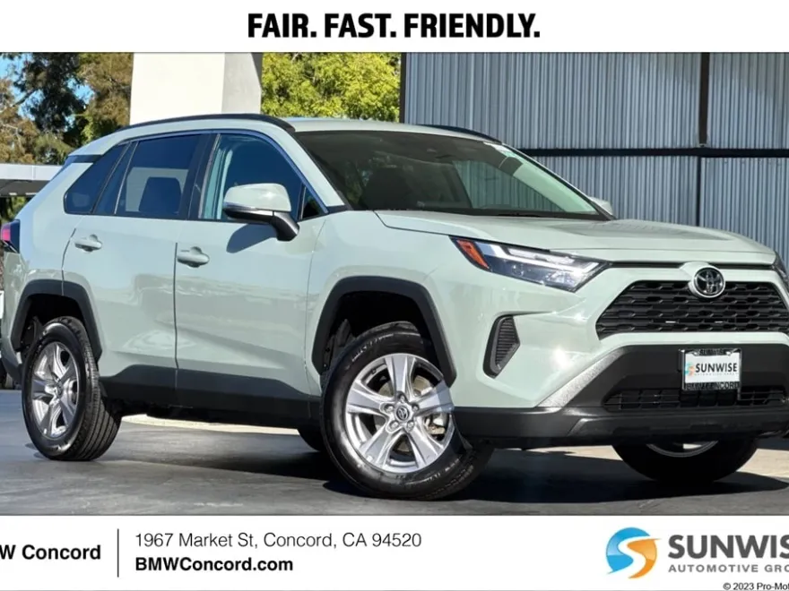 2023 Toyota RAV4 XLE photo 1