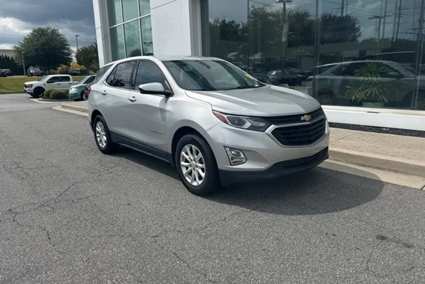2019 Chevrolet Equinox LT photo 1