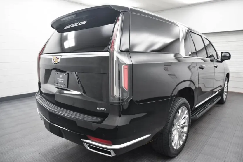 2023 Cadillac Escalade ESV Premium Luxury photo 1