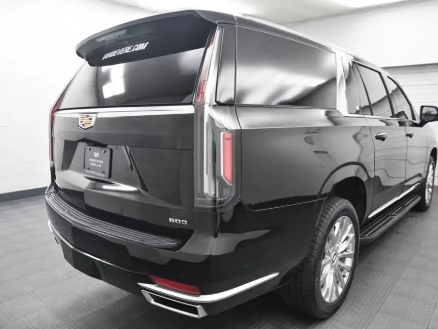 2023 Cadillac Escalade ESV Premium Luxury photo 1