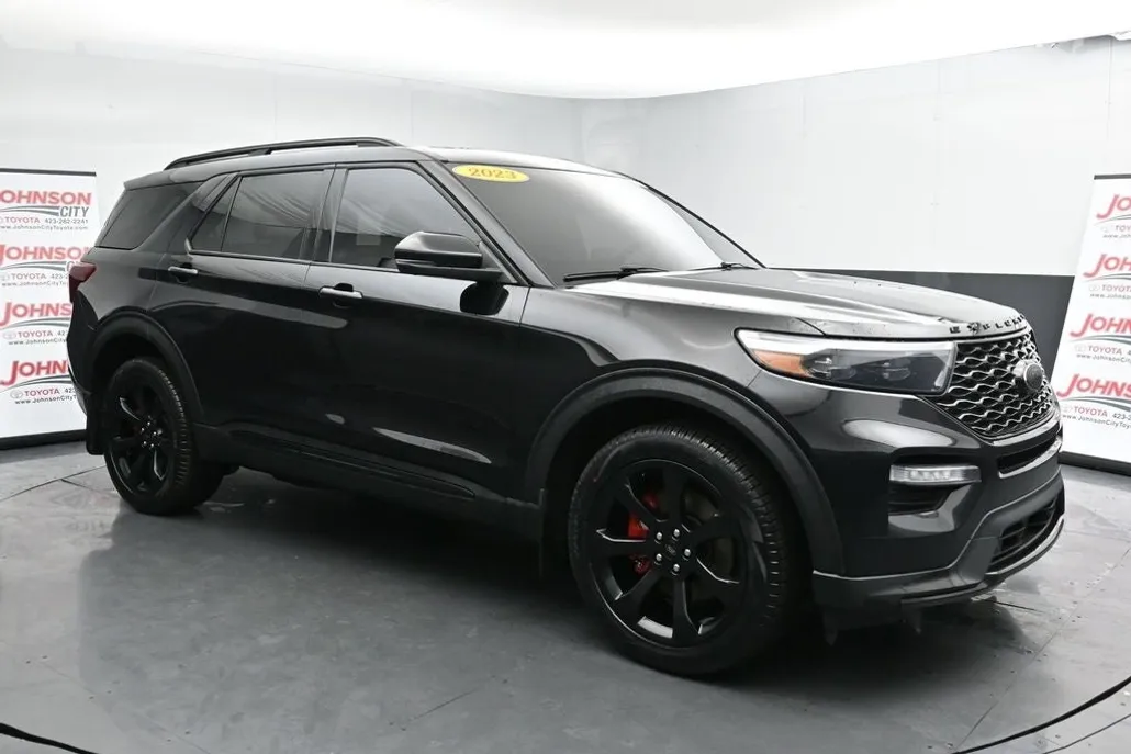 2023 Ford Explorer ST photo 1