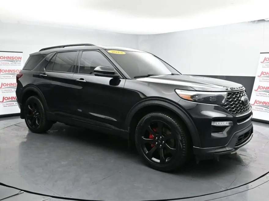 2023 Ford Explorer ST photo 1