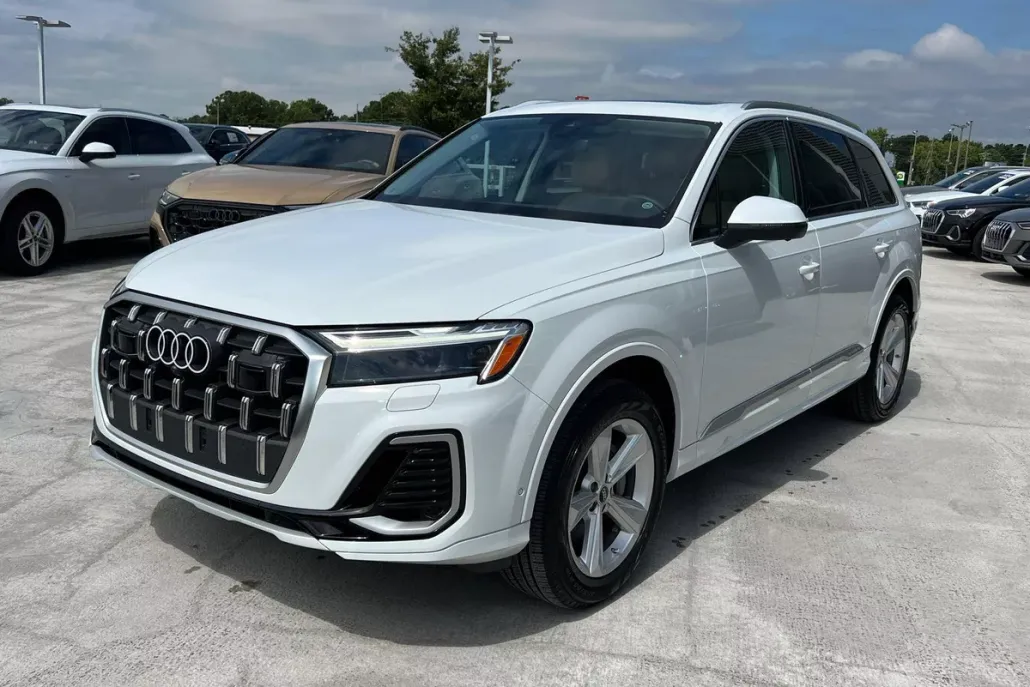 2025 Audi Q7 Premium photo 1