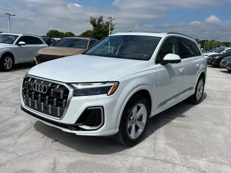 2025 Audi Q7 Premium photo 1