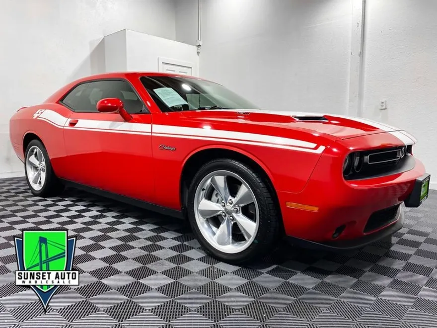 2015 Dodge Challenger R/T Plus photo 1